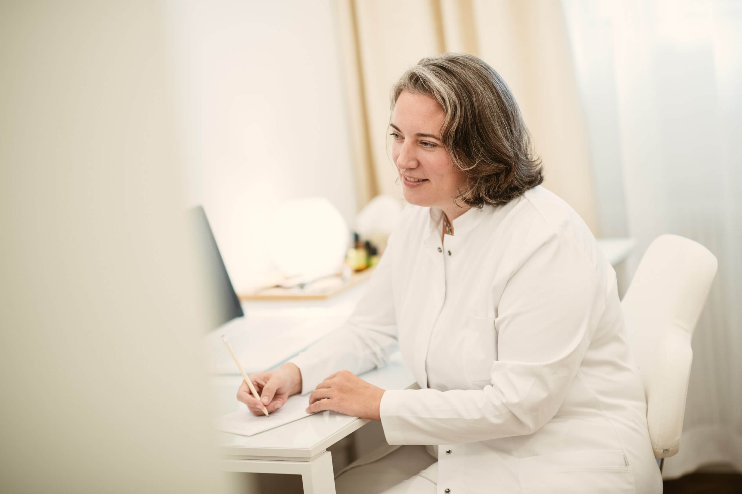Dr. med. Michaela Maria Arnold — empathische Begleitung
