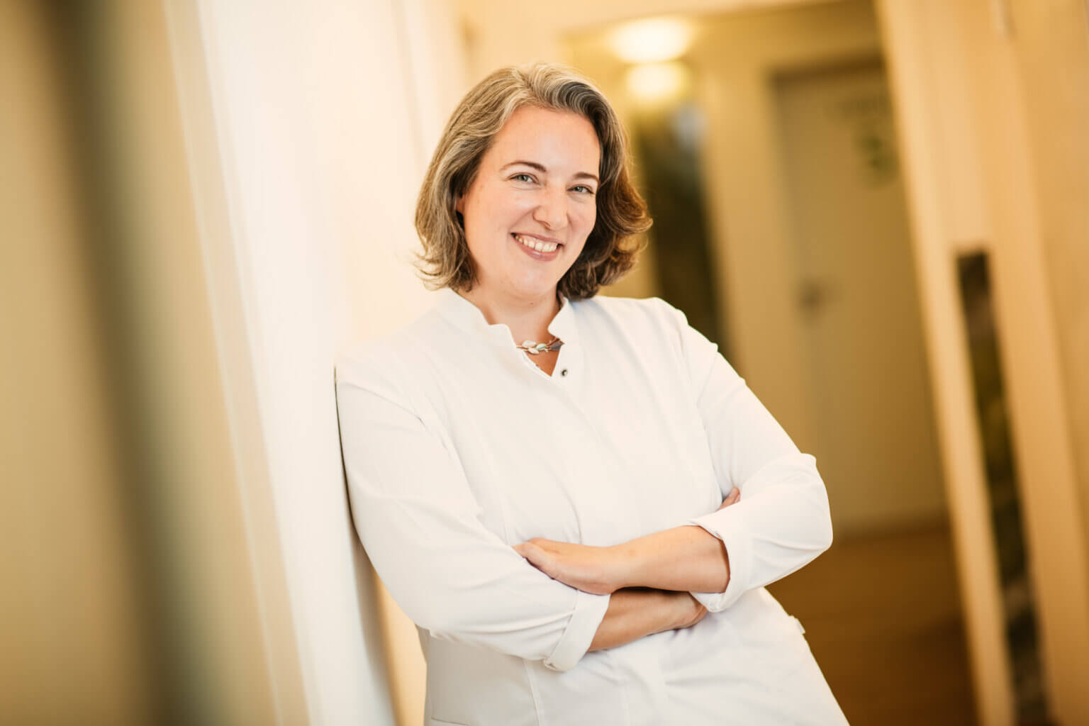 Dr. med. Michaela Maria Arnold in ihrer Praxis in Würzburg
