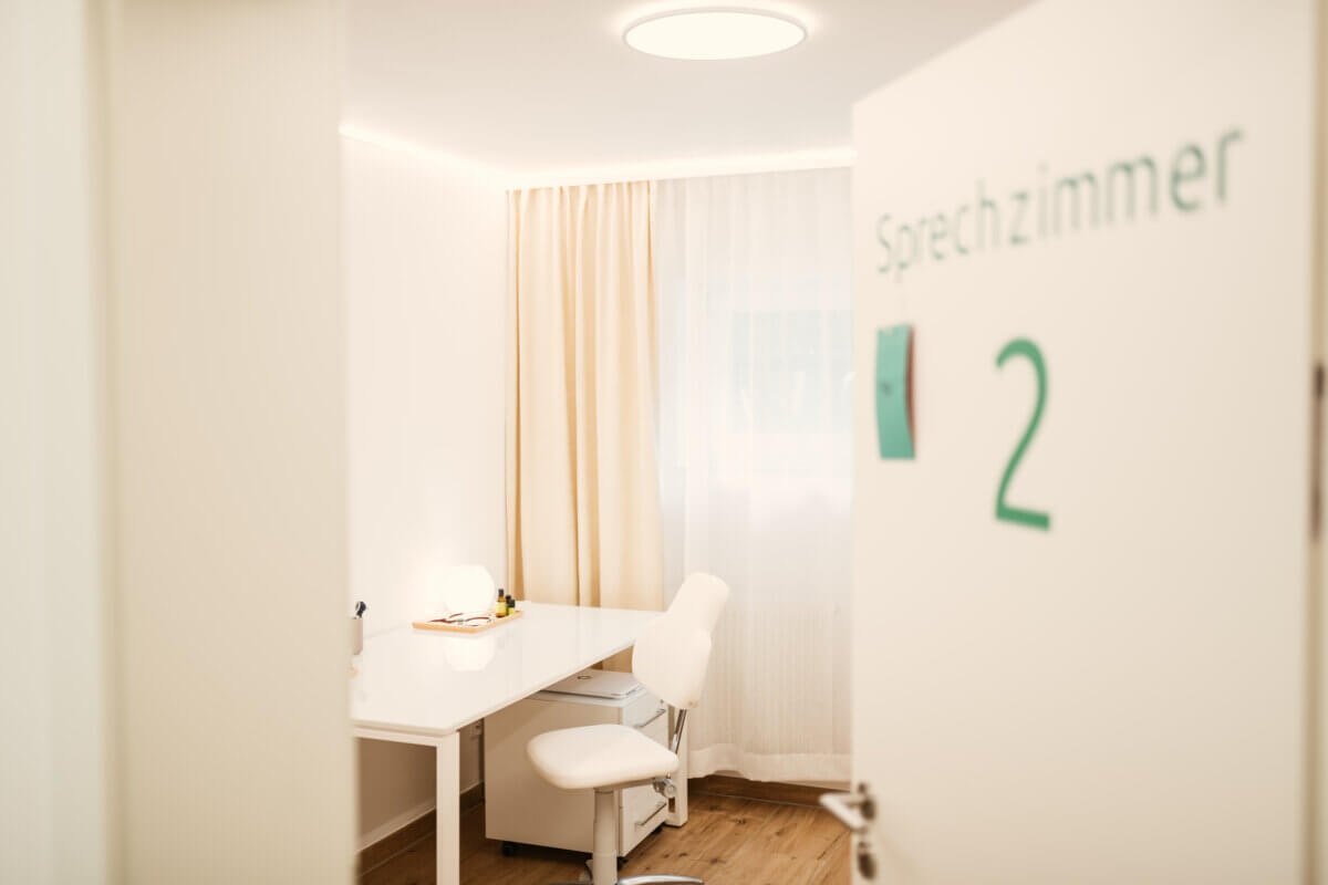 Sprechzimmer 2 der Praxis Dr. Arnold